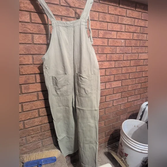 Style Rack Sage Overalls - Picture 2 of 5
